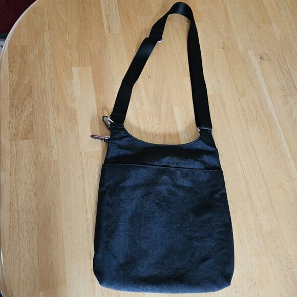 Baggallini Around Town Crossbody Bag With Rfid Phone Wristlet Black Animal- EUC - Picture 2 of 10